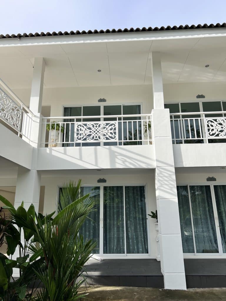 โรงแรม ศรีราชา ใกล้ เซ็นทรัล บรรยากาศที่พักสะอาด Ivory House Sriracha